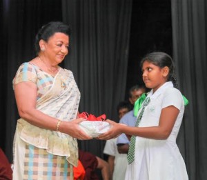 First_Lady_Presides_Event_to_Hand_over_School_Stationery_Items_2
